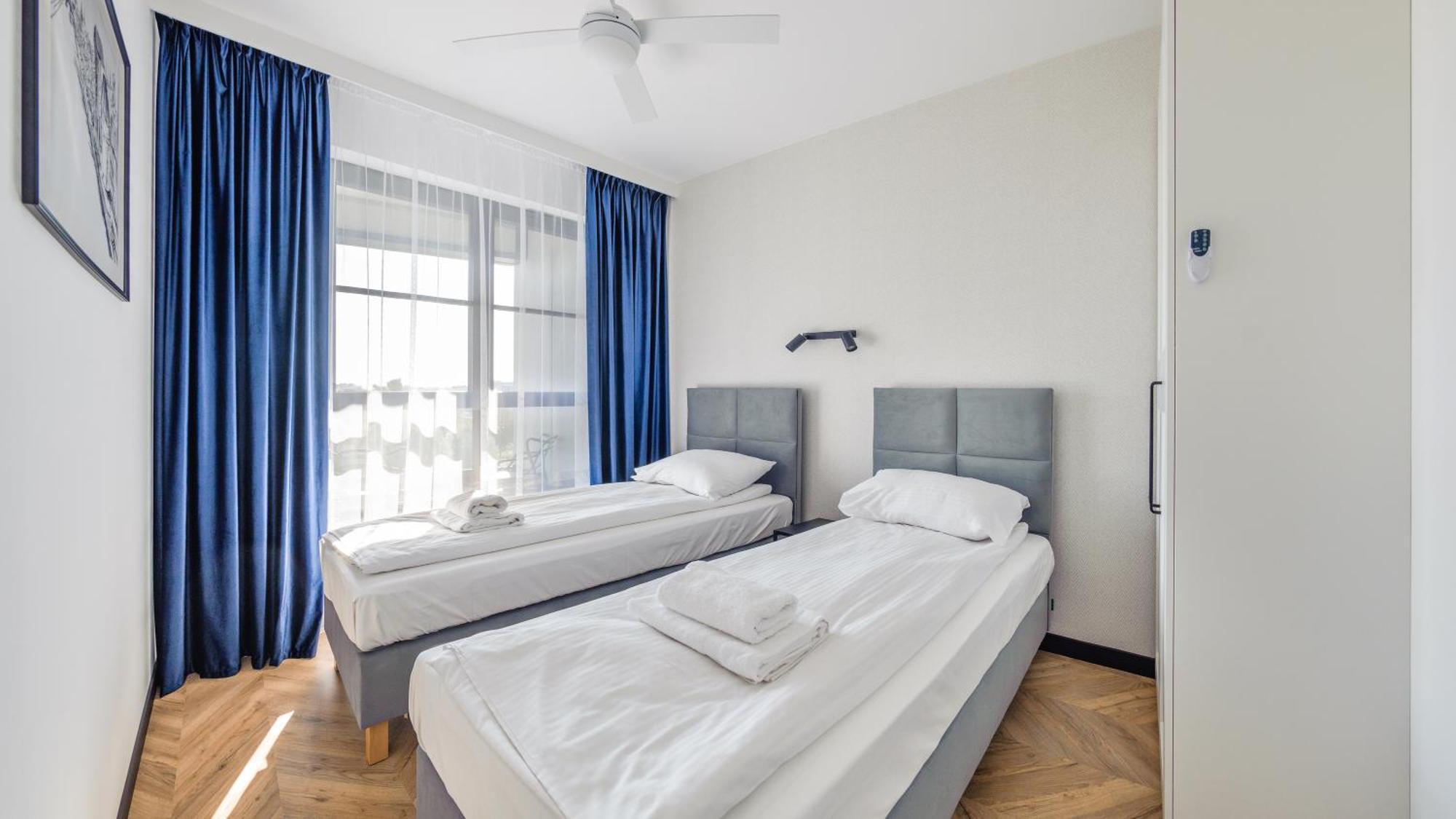 Flatbook - City Center Apartments Doki Living Gdańsk Kültér fotó